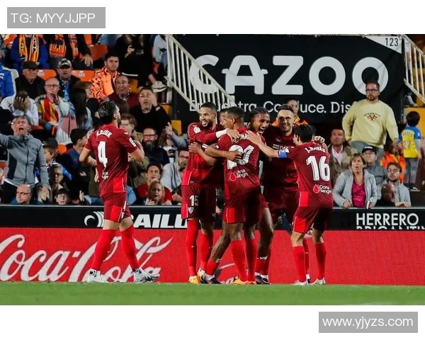 塞维利亚客场惨败,联赛排名下滑,球迷呼吁主帅下课 塞维利亚客场惨败,联赛排名下滑,球迷呼吁主帅下课